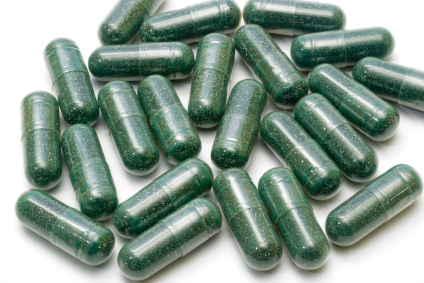 Consommez de la poudre de spiruline en gélules végétales pour la vitalité du corps et de l'esprit